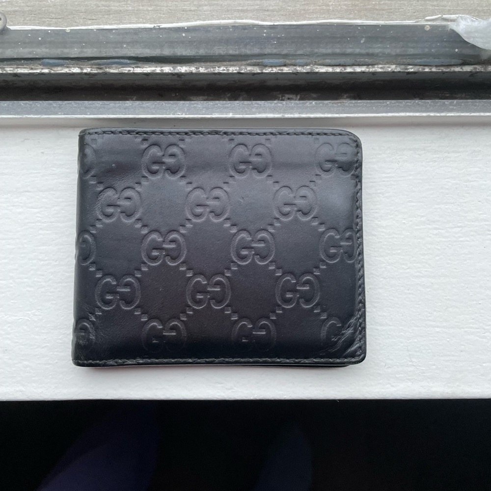 GUCCI WALLET….